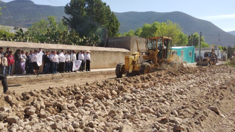 Arranca pavimentación en calle Matamoros; beneficiará a más de 600 habitantes en Miquihuana