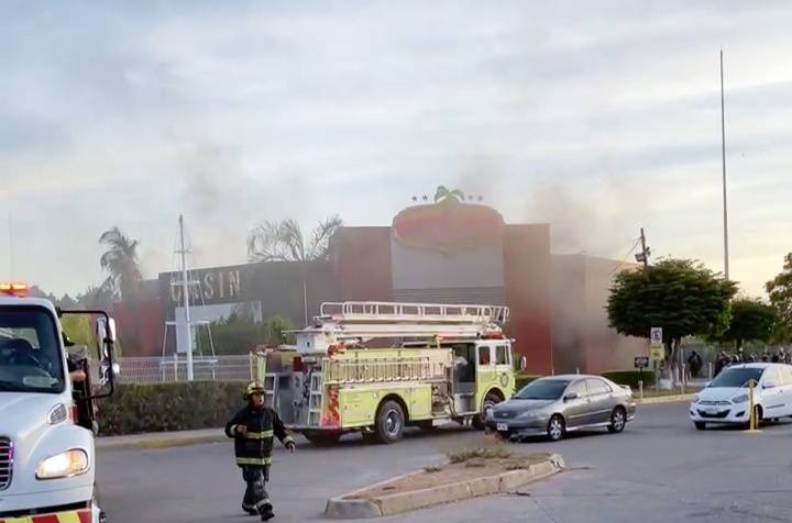 Ataque con incendio en casino de Culiacán deja una trabajadora sin vida y dos personas lesionadas