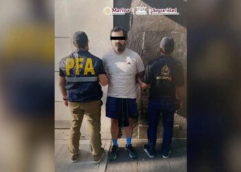 Contralmirante ligado a red de huachicol fiscal busca asilo político en Argentina