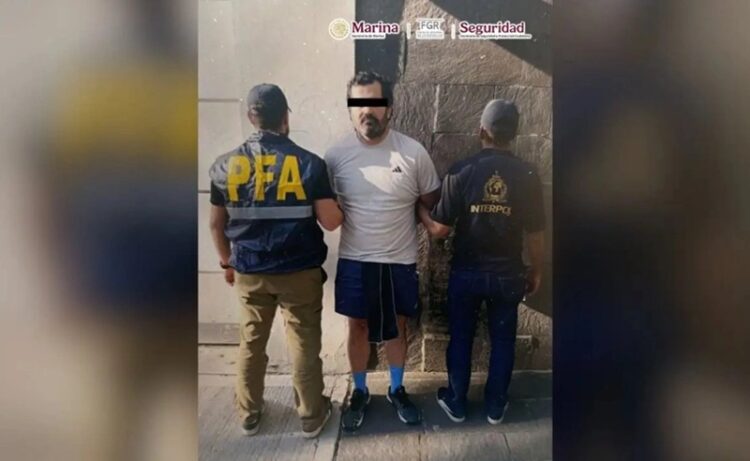 Contralmirante ligado a red de huachicol fiscal busca asilo político en Argentina
