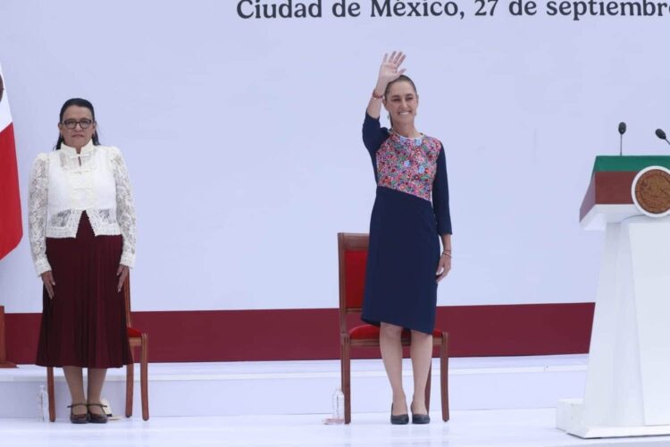 “Nunca entendieron que el pueblo se levanta con dirigentes extraordinarios como AMLO”: Sheinbaum en el Zócalo